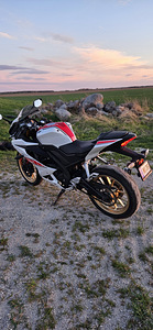 Yamaha YZF-R125 2022 60th WorldGP Anniversary Edition (A1) (5 foto / 10)