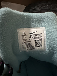 Nike (1 foto / 3)