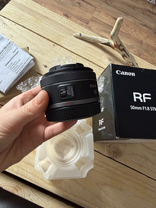 Canon RF 50mm f/1.8 STM (3 фото из 4)