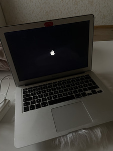 Müüa 2013. aasta Mackbook, töötab + originaallaadija (2 foto / 3)