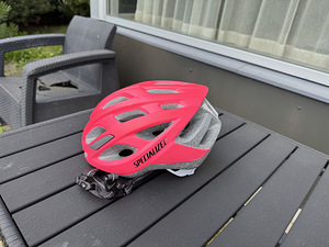 Selling Bicycle Helmet (2 foto / 2)