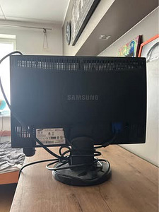 Samsung monitor (2 foto / 3)