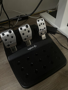 Rool koos pedaalidega PS4-le (3 foto / 4)