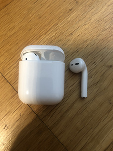 AirPods 1 kõrvaklapid (1 foto / 3)