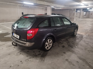 Renault Laguna (8 фото из 11)