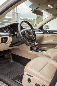 Skoda Superb 2.0 103kW (11 foto / 13)