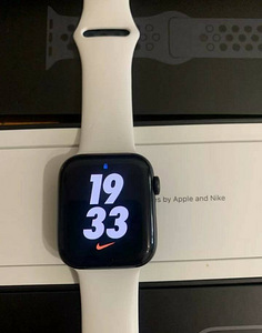 Apple Watch SE 44mm (2 foto / 7)