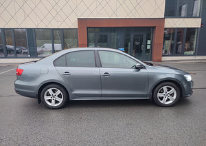 Volkswagen Jetta (6 foto / 11)