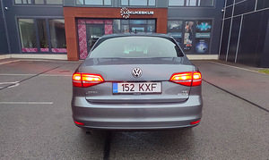 Volkswagen Jetta (7 foto / 11)