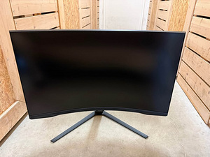 Samsung Odyssey Neo g7 mini-led 32 4K (1 foto / 2)