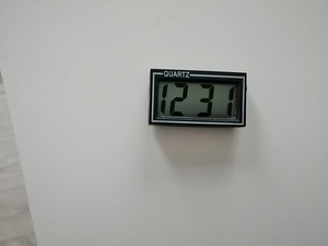 Digitaalne LCD-termomeeter hügromeeter+kell. (10 foto / 10)