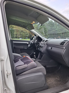 Volkswagen touran (8 foto / 11)
