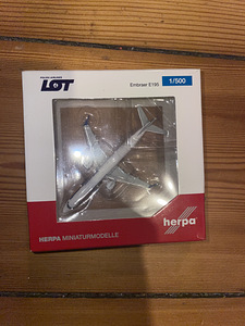 LOT E195 1:500 herpa lennukimudel (1 foto / 2)