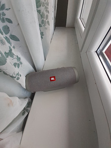 JBL динамик (3 фото из 7)