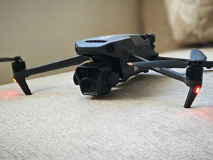 Dji Mavic 3 Pro, пульт с экраном (2 фото из 2)