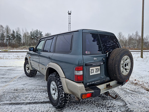 Nissan Patrol (5 foto / 15)