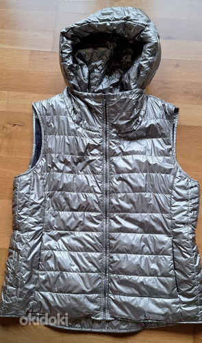 Hugo Boss vest, suurusele M-L.