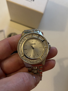 Женские часы Versace (2 фото из 2)