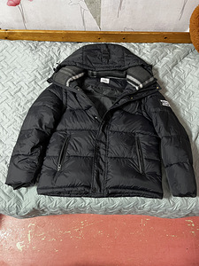 Burberry пуховик (1 фото из 3)