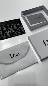 Dior kaardihoidia (1 foto / 3)