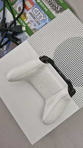 Xbox One S + 1 контроллер + 10 игр + кабли (2 фото из 2)