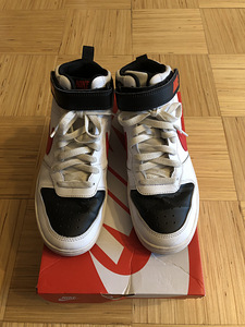 Кроссовки NIKE (7 фото из 9)