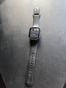 Apple Watch Series 7 41mm koos kaitseklaasiga (1 foto / 3)