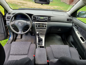 Toyota Corolla D-4D 2003 (7 foto / 14)