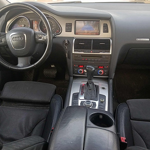 Audi Q7 4.2tdi (6 фото из 10)
