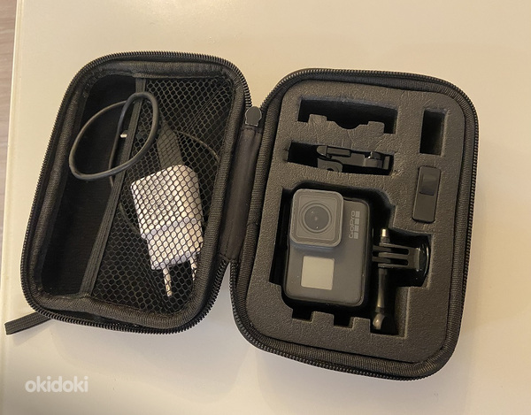 GoPro HERO 5 BLACK (кейс для переноски, 2 аккумулятора, 2 крепления, зарядное устройство) (фото #1)
