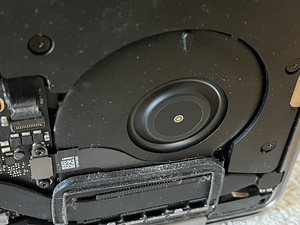 Macbook Pro 2017 13" varuosadeks (4 foto / 8)