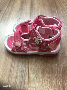Uued Hello Kitty sandaalid, s.27 (1 foto / 2)