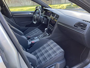 Volkswagen Golf GTD (13 foto / 15)