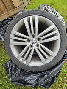 Škoda valuveljed koos Hankook talverehvidega 225/45 R18 (1 foto / 5)