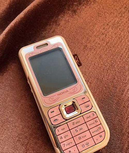 Nokia 7360 розовый (1 фото из 2)
