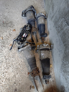 Pneumovedrustus Q7, Touareg. (1 foto / 2)
