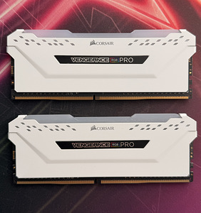 CORSAIR VENGEANCE RGB PRO 16Gb DDR4 3600MHz (3 foto / 8)