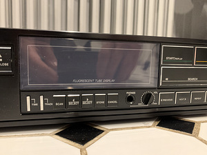 Проигрыватель компакт-дисков Philips CD304 (5 фото из 9)