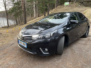 Toyota Corolla (2 foto / 8)