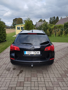 Opel Astra 2011 (4 foto / 12)