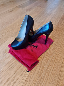 Christian Louboutini kingad 37 suurusega mustad (1 foto / 4)
