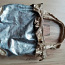Классная серебристая сумка с золотыми деталями. (фото #3)