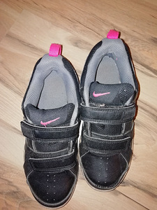 Обувь на девочку Nike р.30 (1 фото из 3)