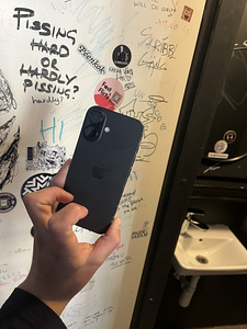 iPhone 16 128gb black (1 foto / 2)