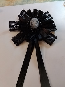 Musta camee pukukoru rusetti (2 valokuva sivusta 2)