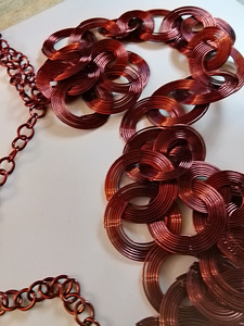 Punainen rengas kaulakoru (3 valokuva sivusta 3)