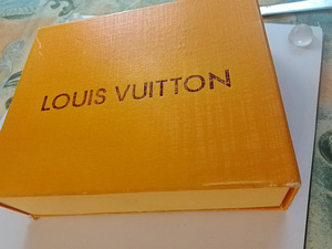 Louis Vuitton nahka lompakko omassa laatikossa (3 valokuva sivusta 9)