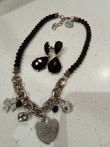 MUSTA KRISTALLI LASI KORU SETTI (1 valokuva sivusta 4)