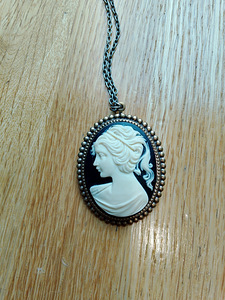 PRONSSI CAMEE KAULAKORU / PUKUKORU (2 valokuva sivusta 2)