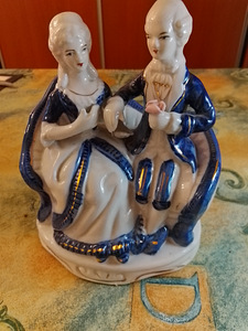 Prinsessa ja prinssi sohvalla antiikki patsas (1 valokuva sivusta 4)